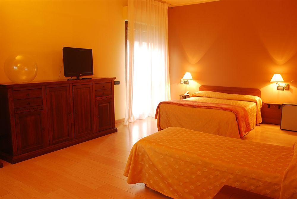 Nuovo Hotel Vigevano Buitenkant foto