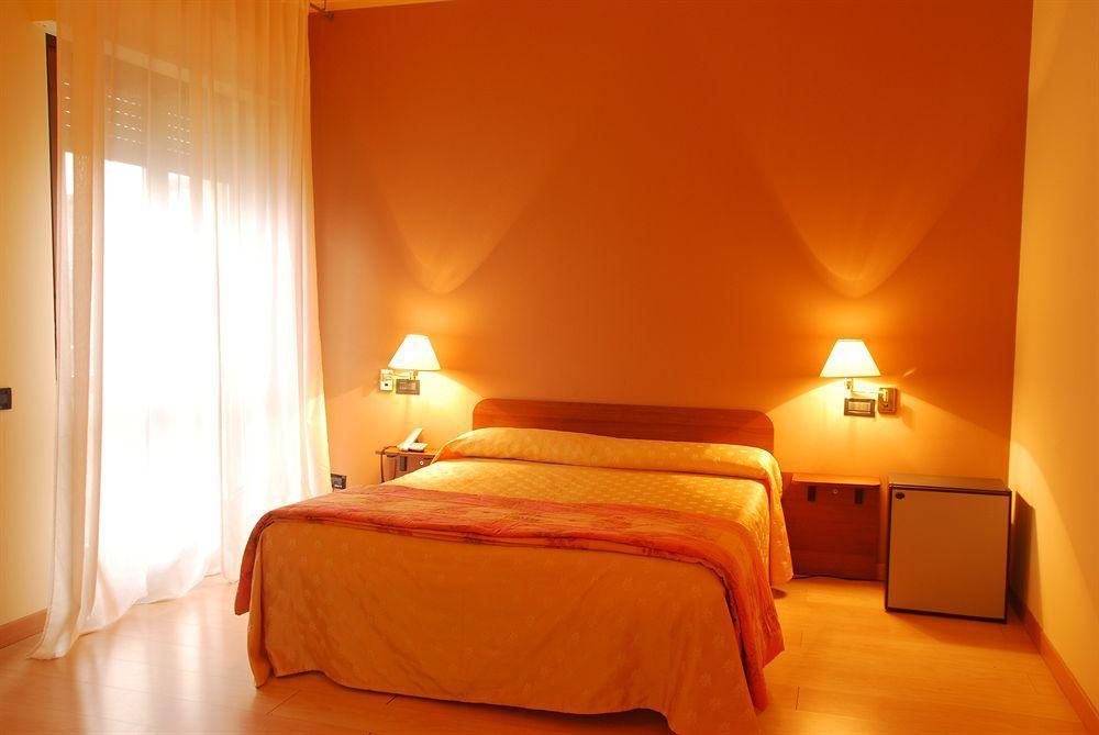 Nuovo Hotel Vigevano Buitenkant foto